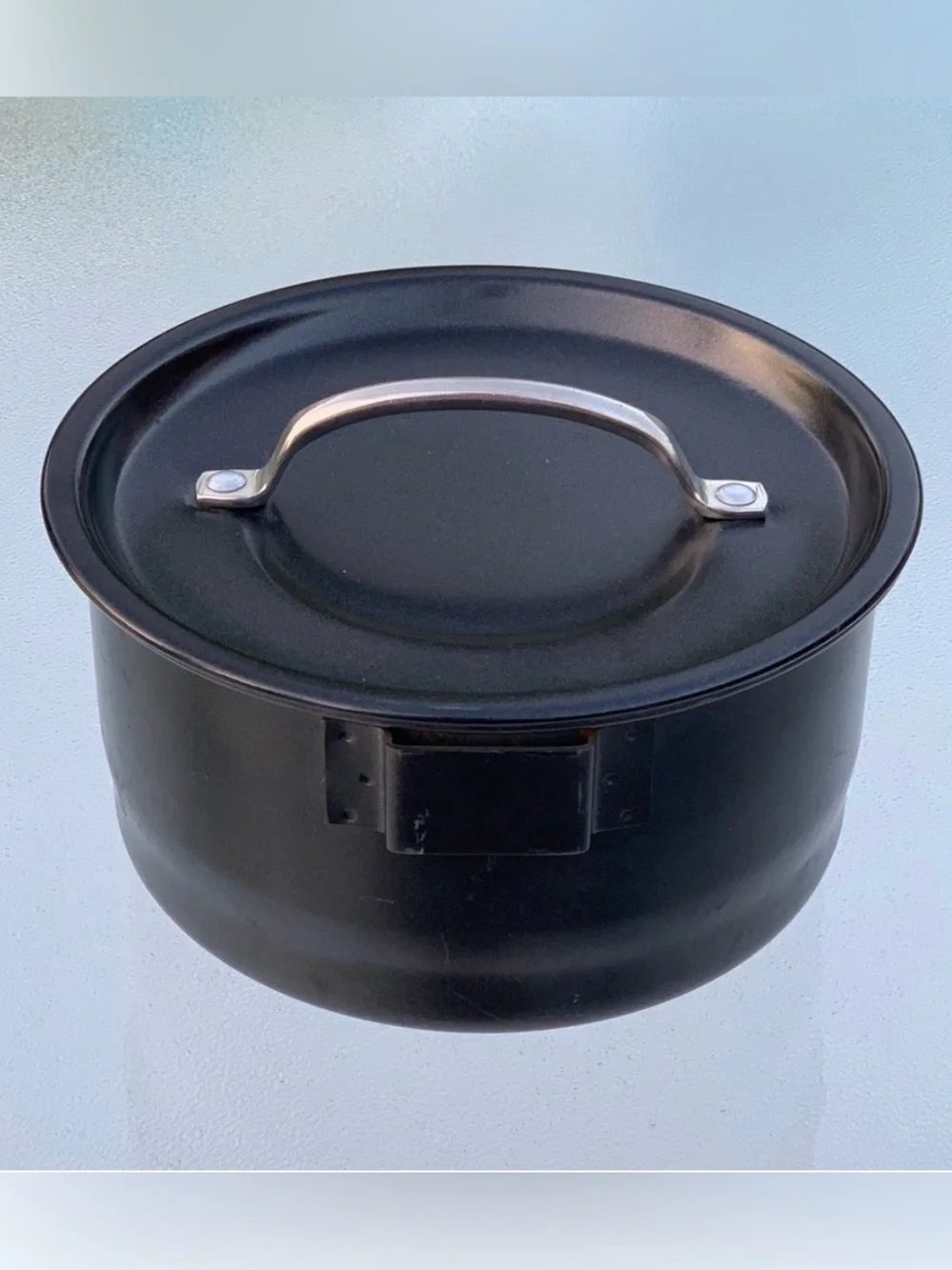 Round 2.5 Quart/10-Cup Camping Pot with Lid